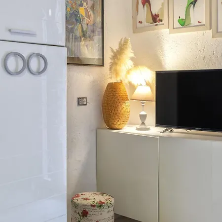 D4-i1 By Interhome Apartment *